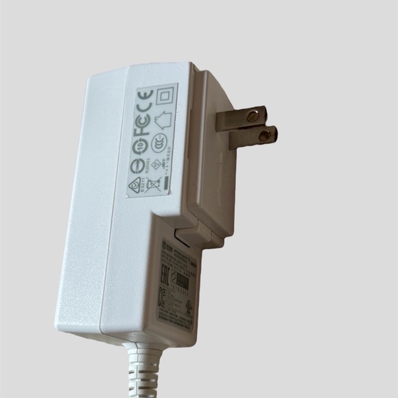 belkin 2-in-1 iPhone and Apple Watch Charger - Picture 6 of 8